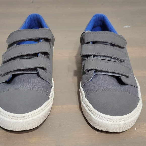 American Eagle Triple Hook & Loop Boys Grey Sneakers Size 2.5Y - Picture 1 of 8